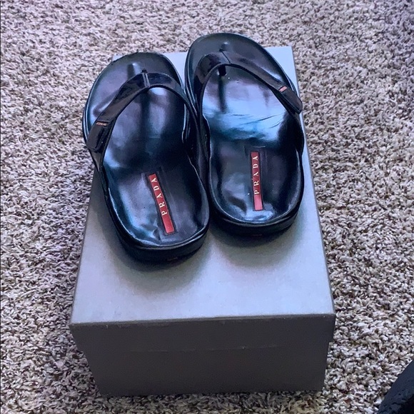 Prada - Picture 3 of 4